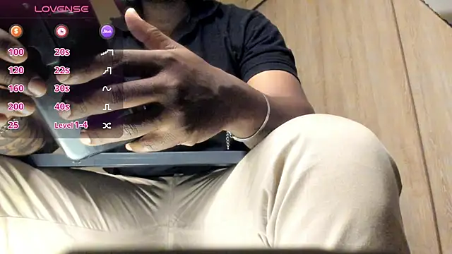 Snapshot of thomas_santtos1 chatting on July 2026 01:32:02 PM thomas santtos1 online show from July 2026 01:32:02 PM