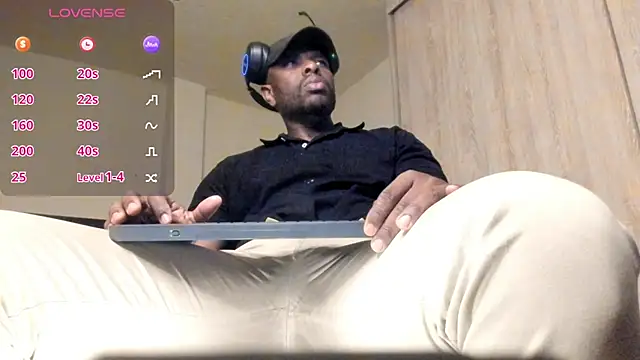Snapshot of thomas_santtos1 chatting on July 2026 02:13:01 PM thomas santtos1 online show from July 2026 02:13:01 PM