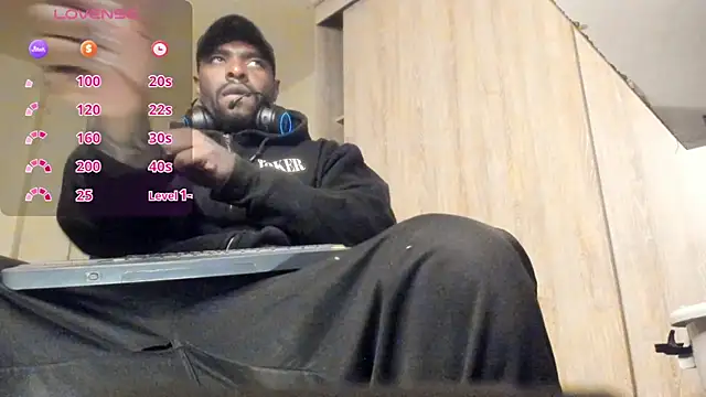 Snapshot of thomas_santtos1 chatting on July 2026 02:22:02 AM thomas santtos1 online show from July 2026 02:22:02 AM