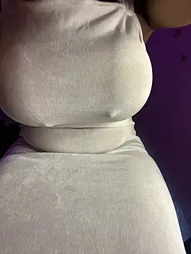 Snapshot of Cherrytowild chatting on February 2026 04:05:02 AM Cherrytowild online show from February 2026 04:05:02 AM