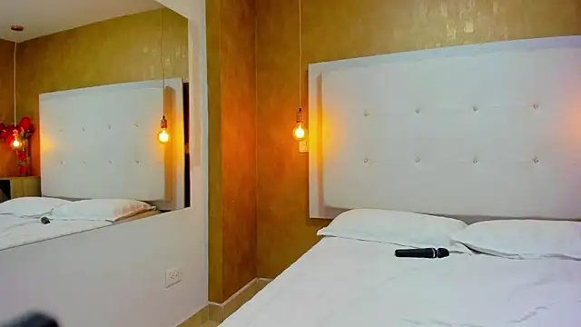 Little Jenni online show from December 2024 04:36:01 PM