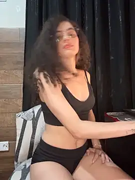 izumikarol online show from April 2026 10:37:01 PM