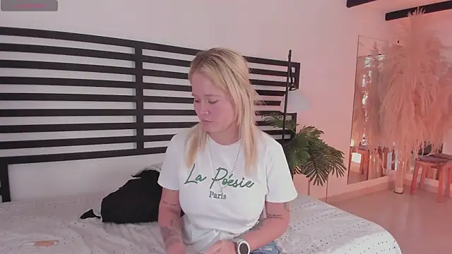 stefanny ruiz  online show from December 2024 03:33:02 PM