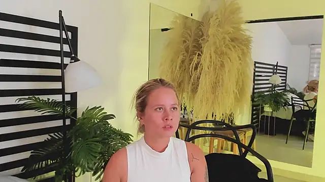 stefanny ruiz  online show from December 2024 02:56:01 PM