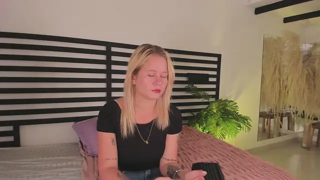 stefanny ruiz  online show from January 2025 12:41:01 PM