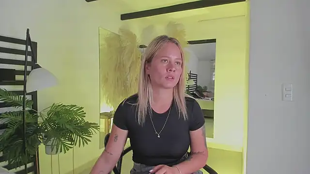 stefanny ruiz  online show from January 2025 03:37:02 PM