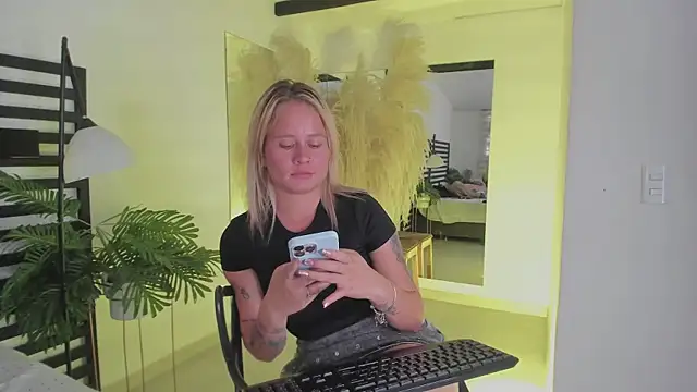 stefanny ruiz  online show from January 2025 06:38:02 PM