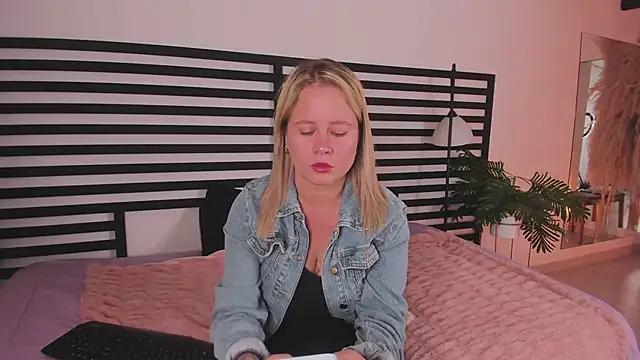 stefanny ruiz  online show from January 2025 12:36:02 PM