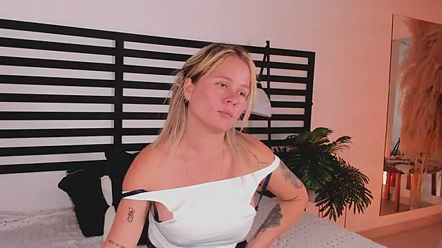 stefanny ruiz  online show from January 2025 03:32:01 PM