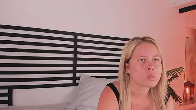 stefanny ruiz  online show from January 2025 03:20:01 PM