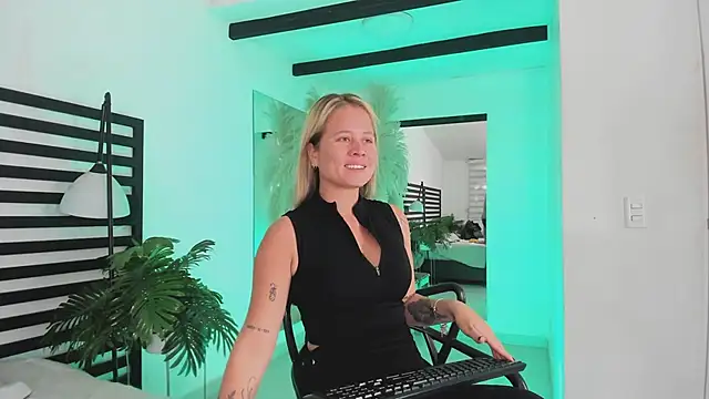 stefanny ruiz  online show from January 2025 12:22:01 PM