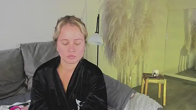 stefanny ruiz  online show from February 2025 03:53:01 PM