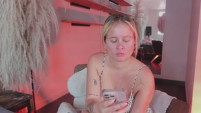 stefanny ruiz  online show from February 2025 02:44:01 PM