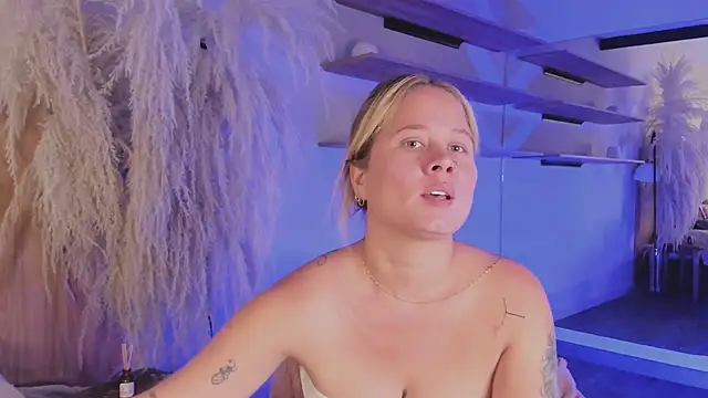 stefanny ruiz  online show from February 2025 03:15:02 PM