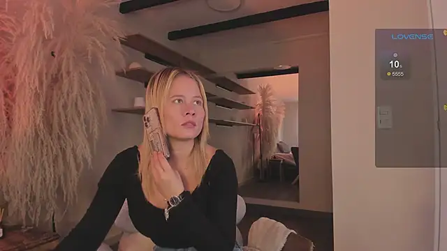 stefanny ruiz  online show from February 2025 12:31:01 PM