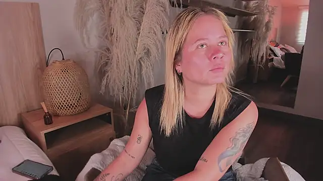 stefanny ruiz  online show from March 2025 04:03:02 PM