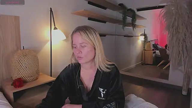 stefanny ruiz  online show from March 2025 04:23:01 PM