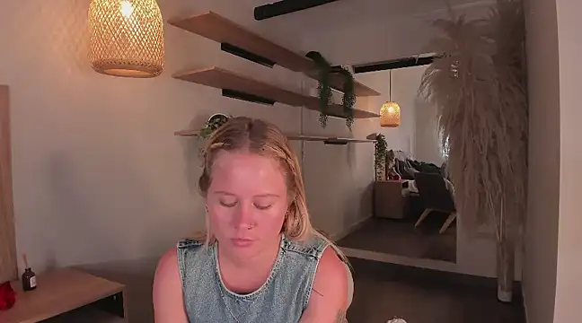 stefanny ruiz  online show from March 2025 03:27:01 PM