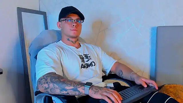 NoahhBrown online show from February 2025 03:23:02 AM