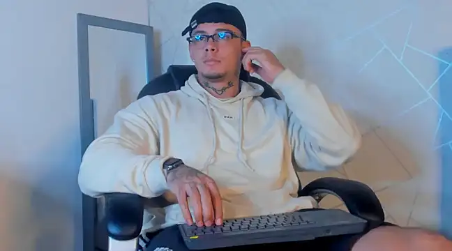 NoahhBrown online show from February 2025 03:33:01 AM