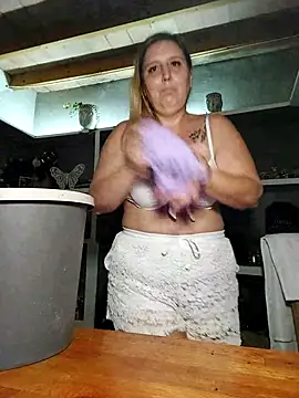 BecciDeluxe online show from October 2025 02:59:01 PM