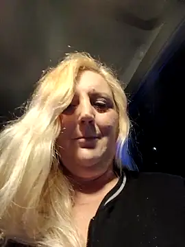 BecciDeluxe online show from December 2025 08:28:02 PM