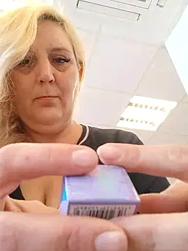 BecciDeluxe online show from January 2026 12:32:02 PM