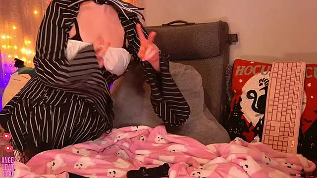 Angel-Lewd-Cake online show from November 2025 11:18:01 PM