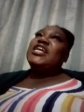 Snapshot of MATUREBUSSTY chatting on September 2025 06:09:02 PM MATUREBUSSTY online show from September 2025 06:09:02 PM