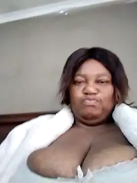 Snapshot of MATUREBUSSTY chatting on October 2025 05:02:02 AM MATUREBUSSTY online show from October 2025 05:02:02 AM