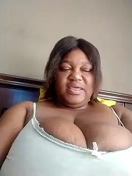 Snapshot of MATUREBUSSTY chatting on October 2025 05:03:02 AM MATUREBUSSTY online show from October 2025 05:03:02 AM