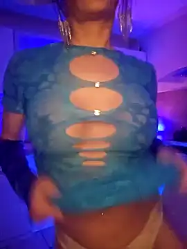 Snapshot of Luna_Kitanna chatting on December 2024 10:19:01 PM Luna Kitanna online show from December 2024 10:19:01 PM