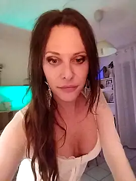 Snapshot of Luna_Kitanna chatting on January 2025 11:39:02 PM Luna Kitanna online show from January 2025 11:39:02 PM