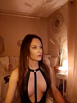 Snapshot of Luna_Kitanna chatting on May 2026 06:13:01 PM Luna Kitanna online show from May 2026 06:13:01 PM