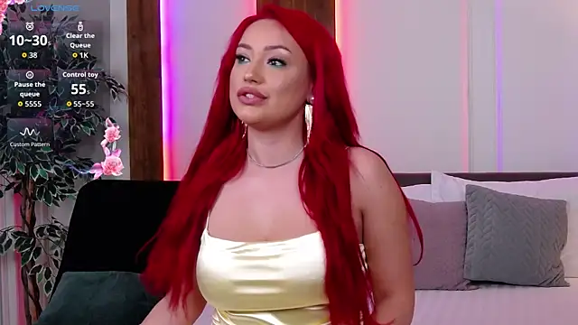 Snapshot of EmyHilton chatting on October 2025 05:29:02 AM EmyHilton online show from October 2025 05:29:02 AM