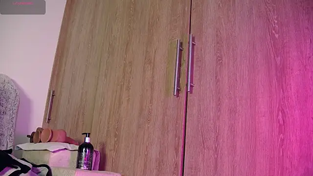 Snapshot of aidaadams chatting on November 2025 12:15:02 PM aidaadams online show from November 2025 12:15:02 PM