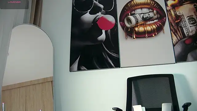 aidaadams online show from December 2025 11:27:02 AM