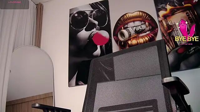 aidaadams online show from December 2025 10:01:01 AM