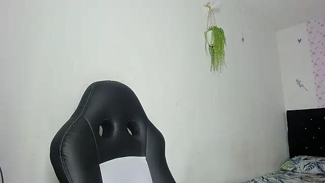 Alika01 online show from February 2026 01:43:01 PM