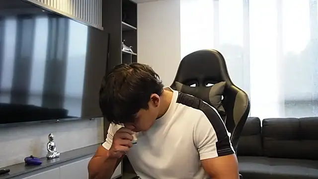 Snapshot of Bray_Kevin chatting on April 2026 07:06:02 PM Bray Kevin online show from April 2026 07:06:02 PM