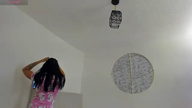 IsabelaVanegas  online show from December 2025 05:24:02 AM