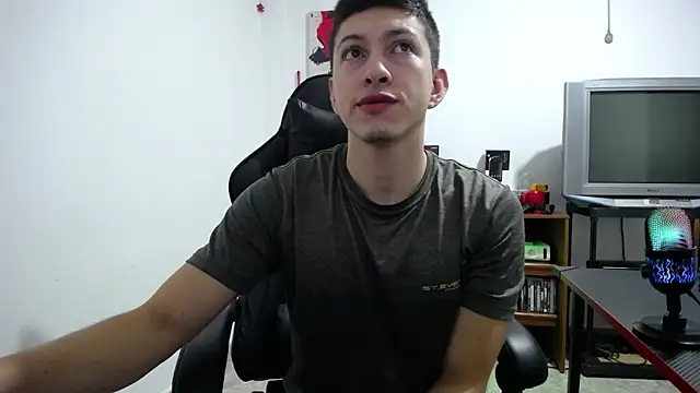 Snapshot of Iam_yourbabyprincess_XD chatting on November 2025 10:04:02 PM Iam yourbabyprincess XD online show from November 2025 10:04:02 PM