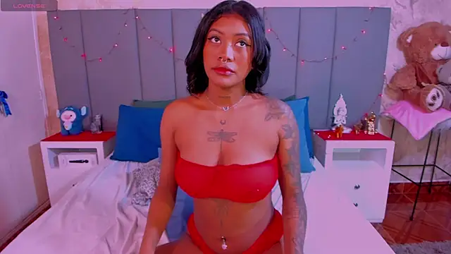 Snapshot of JulianaMiller chatting on December 2024 03:29:02 AM JulianaMiller online show from December 2024 03:29:02 AM