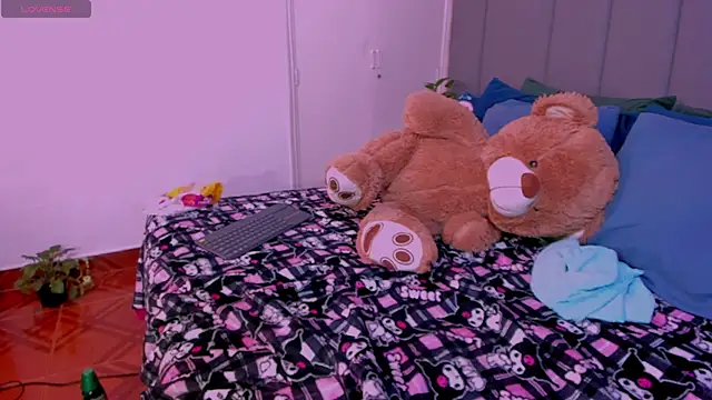 Snapshot of JulianaMiller chatting on January 2025 02:22:02 AM JulianaMiller online show from January 2025 02:22:02 AM