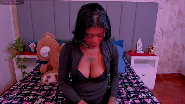Snapshot of JulianaMiller chatting on January 2025 02:04:02 AM JulianaMiller online show from January 2025 02:04:02 AM