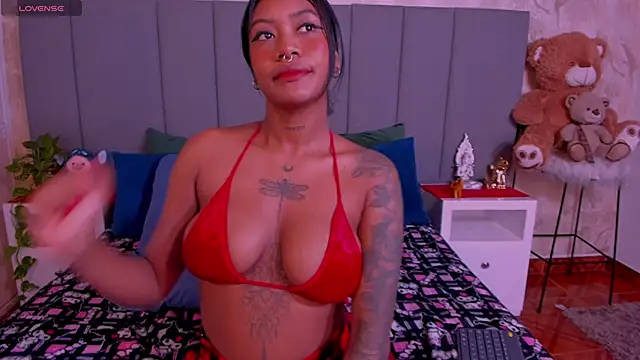Snapshot of JulianaMiller chatting on February 2025 01:26:02 AM JulianaMiller online show from February 2025 01:26:02 AM