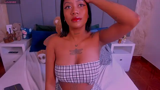 Snapshot of JulianaMiller chatting on March 2025 10:19:02 PM JulianaMiller online show from March 2025 10:19:02 PM