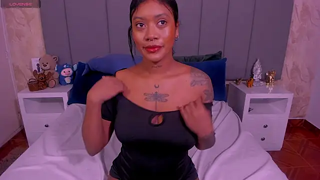 Snapshot of JulianaMiller chatting on March 2025 02:20:01 AM JulianaMiller online show from March 2025 02:20:01 AM