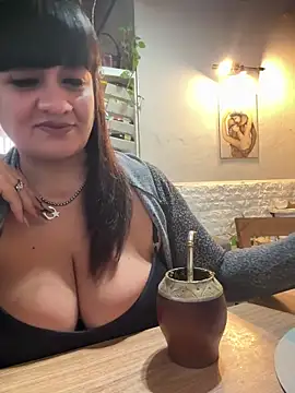 Snapshot of Sensualmente333 chatting on June 2026 12:28:02 PM Sensualmente333 online show from June 2026 12:28:02 PM
