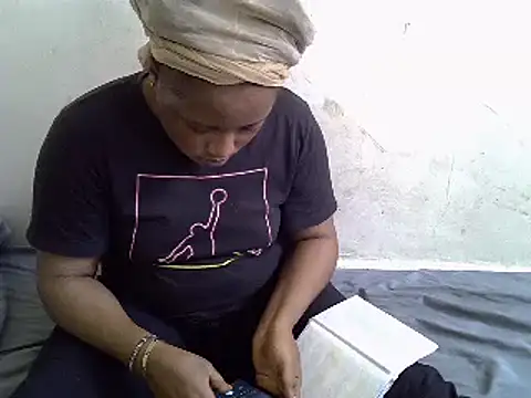 Snapshot of Crystal__Gee chatting on January 2025 08:01:01 AM Crystal  Gee online show from January 2025 08:01:01 AM